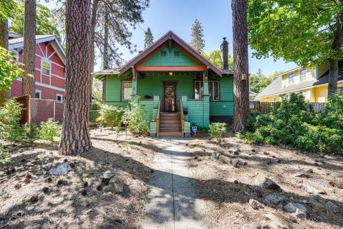 South Perry District Apartment | 2 Mi to Downtown Spokane Nurse-Ready Rental