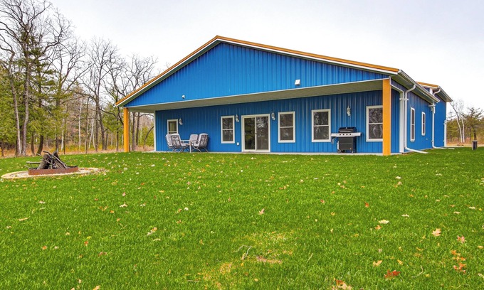 Abrams House | 2 Mi to Lake Michigan: Home w/Patio in Green Bay