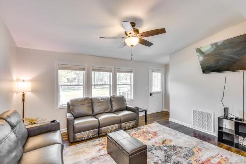 Shorewood-Tower Hills-Harbert Apartment | 2 Mi to Lake Michigan Pet-Friendly Sawyer Apt