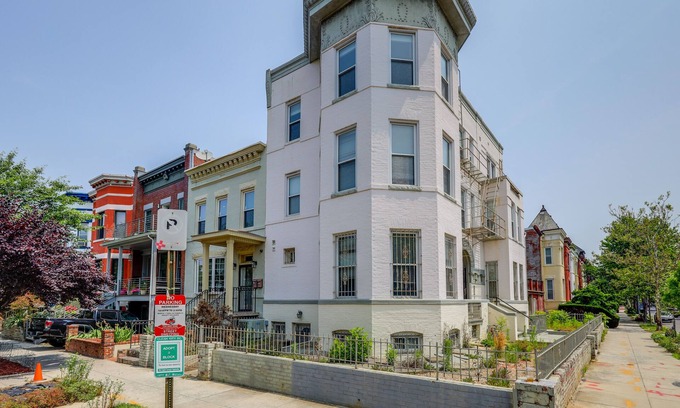 Bloomingdale House | 2 Mi to National Mall: WFH-Friendly DC Townhome