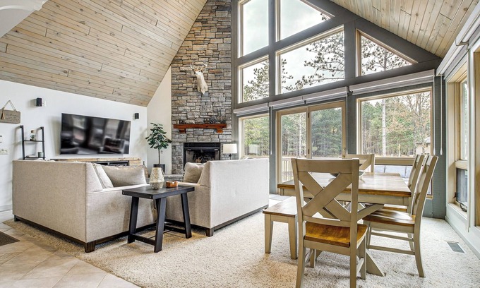 Rome House | 2 Mi to Sand Valley: Family Getaway w/Deck!