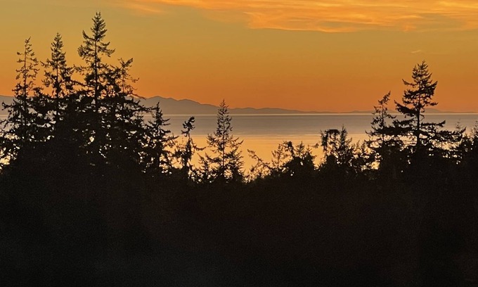 Oak Harbor Apartment | 2 Miles from Deception Pass w/Strait of Juan de Fuca VIEWS !