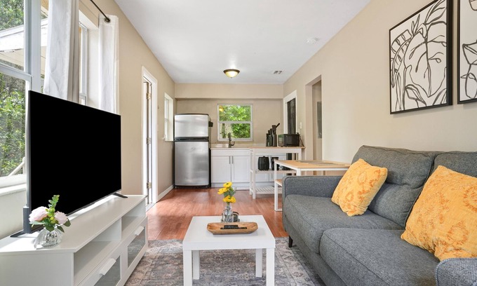 Ybor City House | 2 Miles From Downtown Tampa