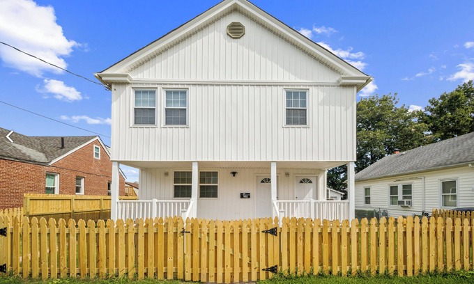 Norfolk Apartment | 2 miles from Virginia Beach 1-bedroom apartment