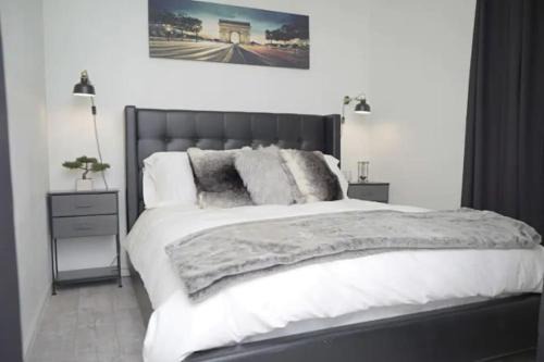 Southwest Anaheim Apartment | 2 Miles to Disneyland -FREE Parking! In Anaheim CA