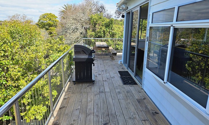 Blackpool House | 2 min walk to the shops,restaurants and bars with a hot tub