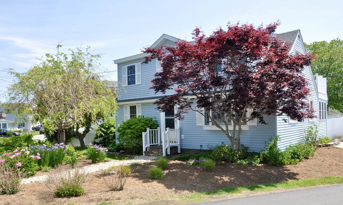 York Harbor House | 2 minute walk to Long Sands Beach! Charming family home w/ outdoor shower & deck