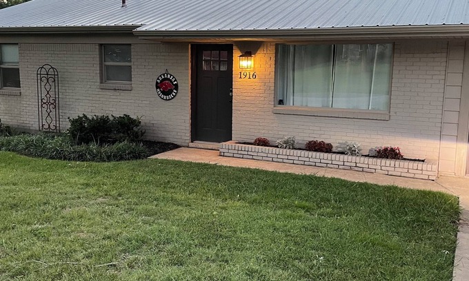 Fayetteville House | 2 minutes to Baum! 2 minutes to interstate! Pet friendly. Fenced in back yard.
