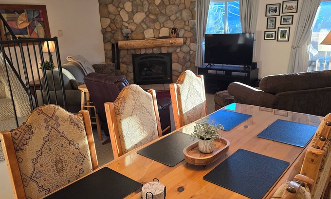 Summit Cove Condo | 2 Minutes to Keystone Ski Resort! Cozy, spacious and quiet condo with balcony