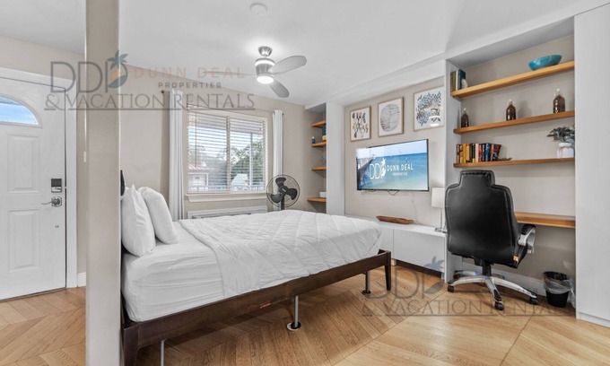 Biloxi Condo | 2 Oak Shores STUDIO Just a short walk to the beach!