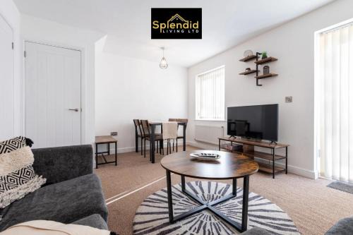 Derby House | 2 Parking spaces - Contractors - Spacious - Offers - Garden