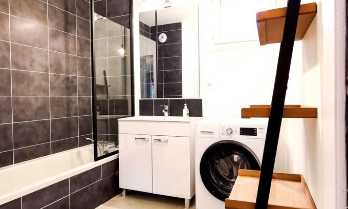 Sevrier Apartment | 2 PAS DU LAC ★WIFI★Garage★Netflix★Disney+★Lac