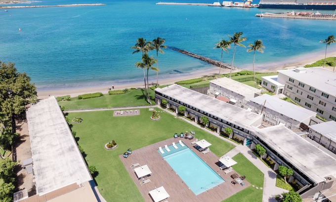 Kahului Hotel | 2 Pet-friendly Accommodations, Outdoor Pool, Steps to Ho'aloha Park Beach