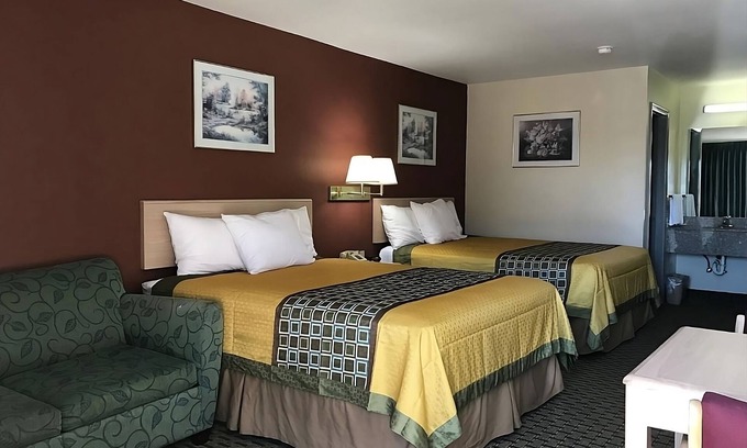 Cabot Resort | 2 Pet-friendly Units w/FREE Breakfast, Pool, Near Cabot Frisbee Golf Park!