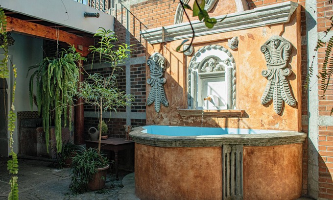 Antigua Guatemala House | 2 Piles: Historic Colonial House