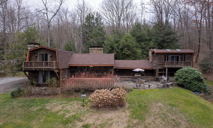 Champion Cabin | 2 Ponds - Rustic Mountain Cabin