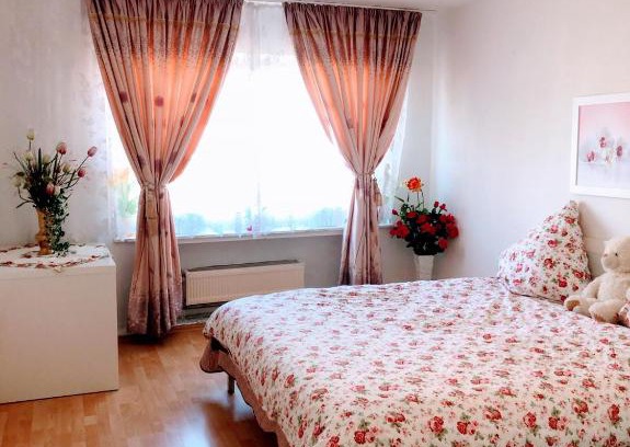 Rhein-Erft-Kreis District House | 2 Privatzimmer , Dusche /WC nahe Köln
