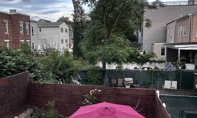 The Heights Apartment | 2 Pvt. Rooms w/Separate Entrance + Backyard