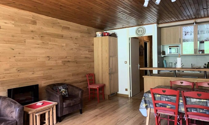 Pra Loup Apartment | 2-room apartment for 6 people, south-facing with balcony and view of the slopes
