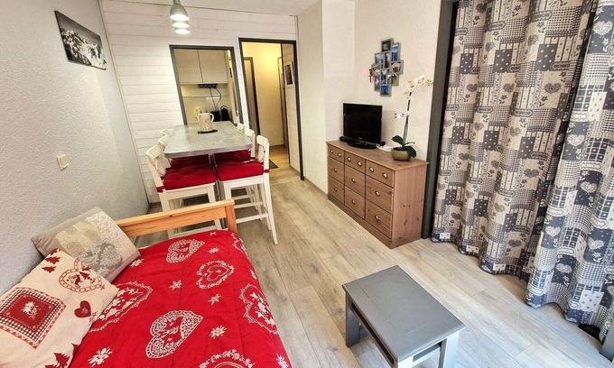 Valfrejus Apartment | 2-Room + Cabin Apartment for 4-6 in Heart of Station - WiFi & Balcony