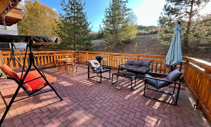 Shiligarnika Apartment | 2-room Forest Retreat—Fireplace/Veranda/BBQ/Views