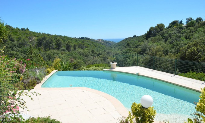 La Gaude Apartment | 2 room independent apartment in villa with pool