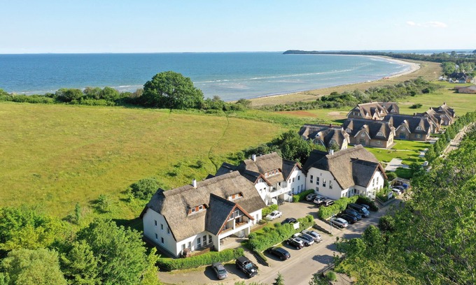 Lobbe Apartment | 2-room vacation apartment close to the beach with balcony - Strandhaus Mönchgut FeWo 10