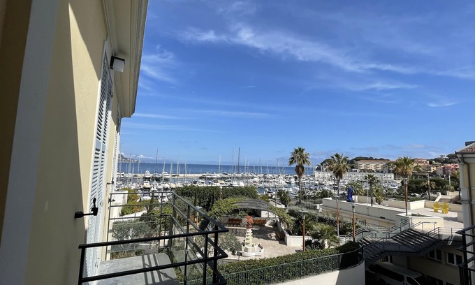 Saint-Jean-Cap-Ferrat Apartment | 2 rooms 2min from the beach air conditioning wifi parking
