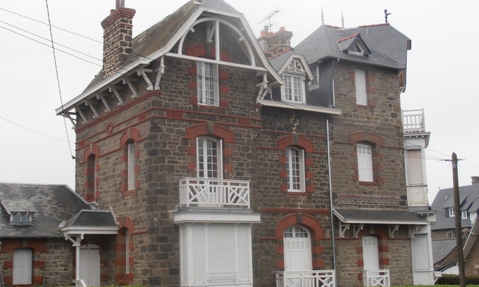 Dinard Apartment | 2 rooms in DINARD VILLA - SEA VIEW on