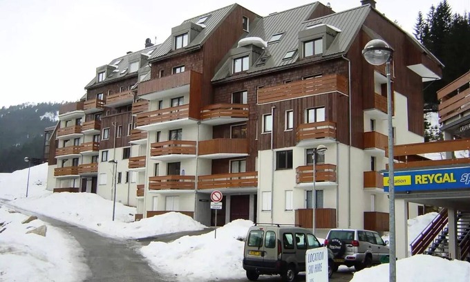 Le Pleynet Apartment | 2 ROOMS SLEEPS 4