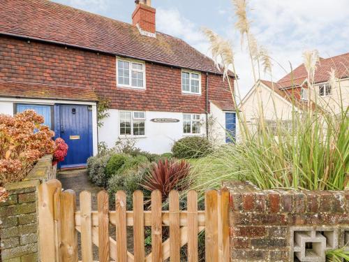 Pevensey House | 2 Seaview Cottages