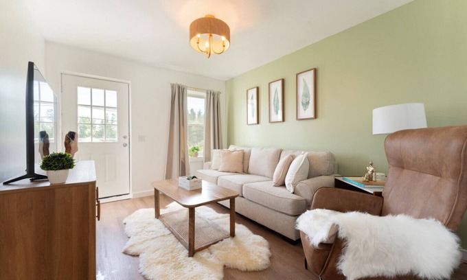Trenton Apartment | 2 Side-by-Side Condos Walkable to Lobster House Coffee Shop Short Drive to Acadia Natl Park