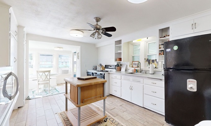 Proctorsville House | 2-Story riverfront home + studio with washer/dryer, river views, & free WiFi