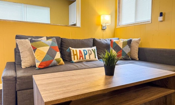 Mount Oliver Apartment | 2 Stylish Apartments w/8 Beds & Parking + WIFI!