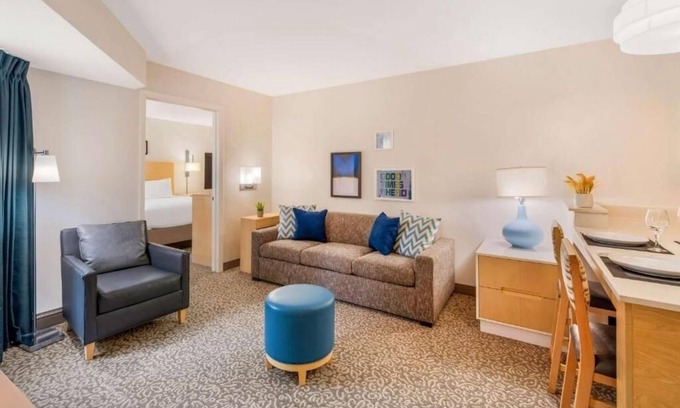 Arrowood Hotel | 2 Suites with Full Kitchen Near Carowinds Amusement Perfect for Long Vacations