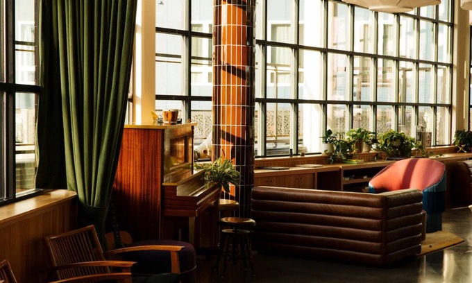 East Nashville House | 2 Trendy Rooms w/Rooftop Bar and Curated Mini-Bars Near Nissan Stadium – 1 Mi.