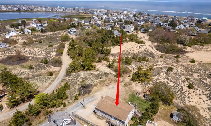 Newbury House | 2 Units/6BR, Pet-Friendly - Large Yard - Walk to beach