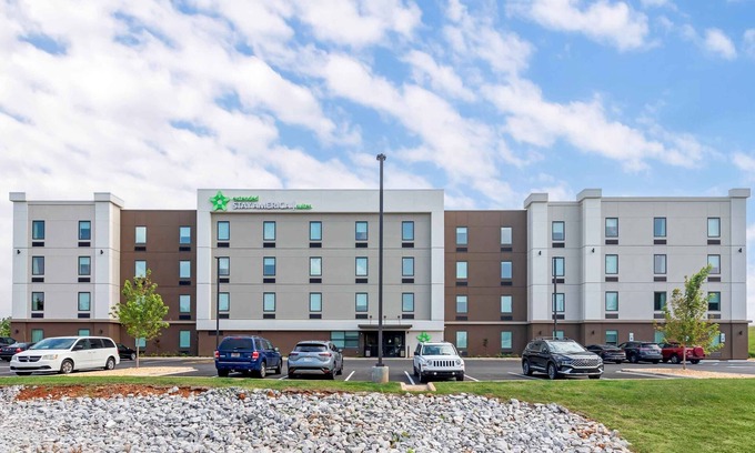 Asheville Hotel | 2 Welcoming Pet-Friendly Stays with Self-Serve Laundry Facilities - Off I-240