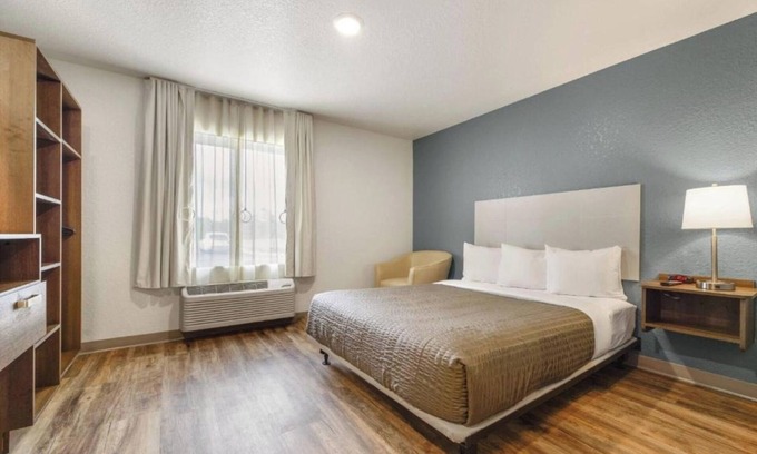 Newnan Hotel | 2 Well-Equipped Room w/Kitchen for Your Newnan Staycation or Trip