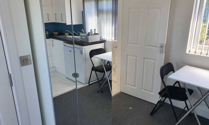 Yeading Apartment | 20 mins Heathrow,15 mins Elizabeth line, 20 mins Wembley, 25 mins Central London