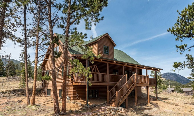 Carriage Hills House | 20-NCD0176 - Moose Mountain Lodge, Secluded Log Home w/Beautiful Mountain Views