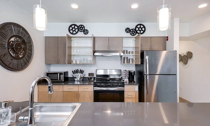 North Beacon Hill Apartment | 20% OFF Cyber Monday Special /Seamless Living