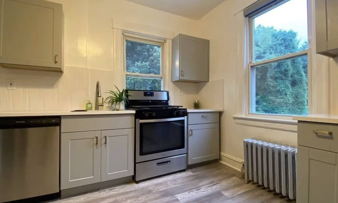 Pelham Apartment | 20%off LongTerm discount- Comfy Entire 2 Bedroom Apartment - 30 min train to NYC