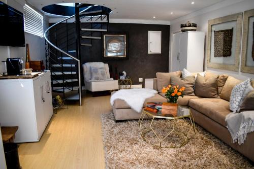 Woodmead House | 20 ON WOODLANDS