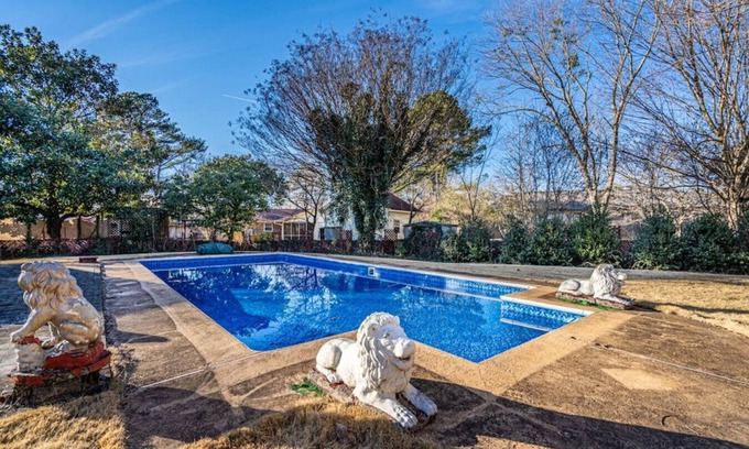 Huntsville House | 2003 Weatherly RD SE · 《Custom Pool》Fiber Wifi/Sleeps 9/4 Bedroom