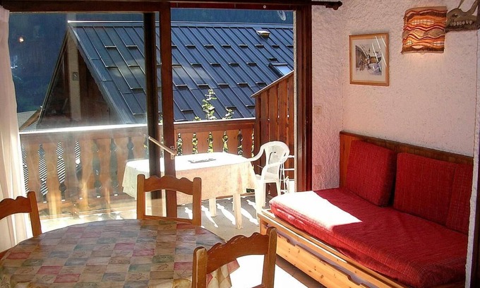 Champagny-en-Vanoise Apartment | 200m from ski slopes, 1st floor, view mountain, balcony, tv, ski locker, 24m², Champagny-en-Vanoise