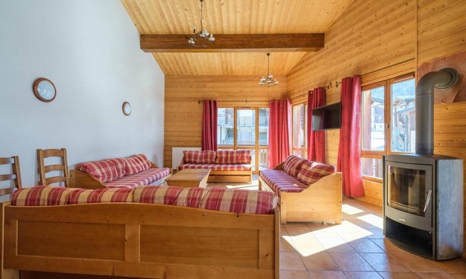 Lanslevillard Apartment | 200m from ski slopes, fitness, swimming pool, sauna, hammam, balcony, fireplace or stove, tv