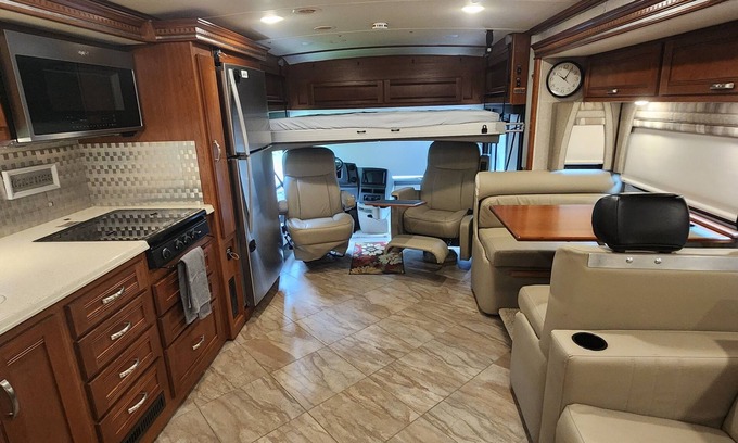 Clarksville House | 2019 Winnebago 40 foot RV Downtown Clarksville
