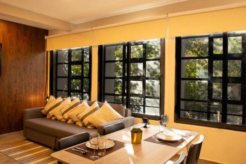 Historic Center Apartment | 202 Walk the City Center 1bdrm 2bath AC Apt