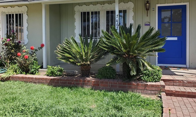 Lake Balboa House | 2021 Renovated. New kitchen, bathroom, floors and furnished!